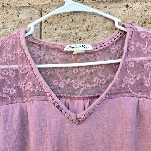 Elegant Pink Lace-Trimmed Women's Top - Picture 4 of 16
